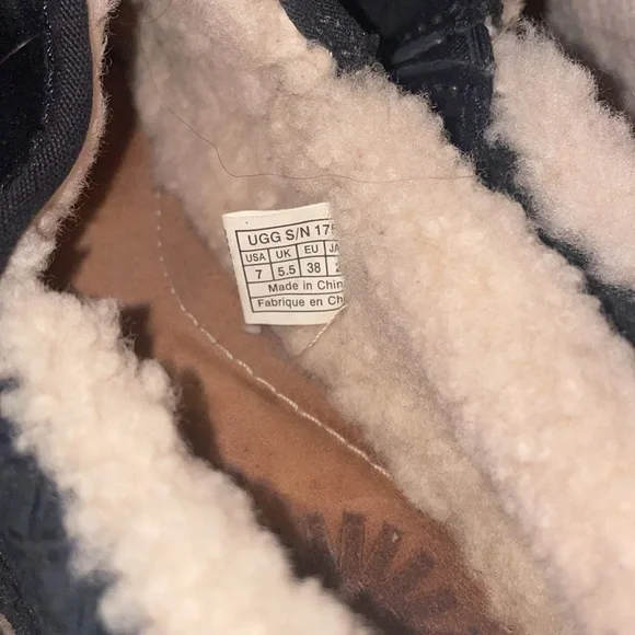 UGG Shoes Bettey Black Suede Shearling Clogs Fur Slip On Mules Size 7 - Picture 4 of 6